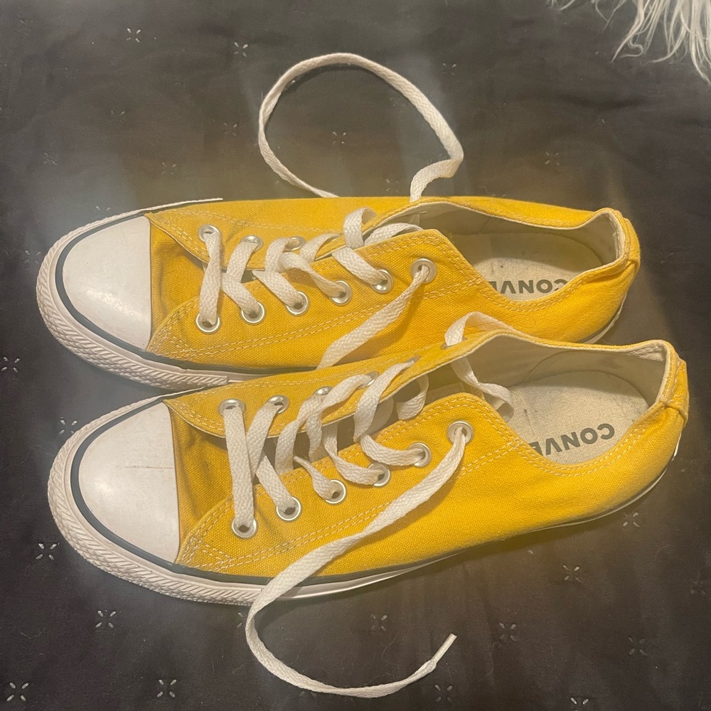 Converse  Women’s size 10
